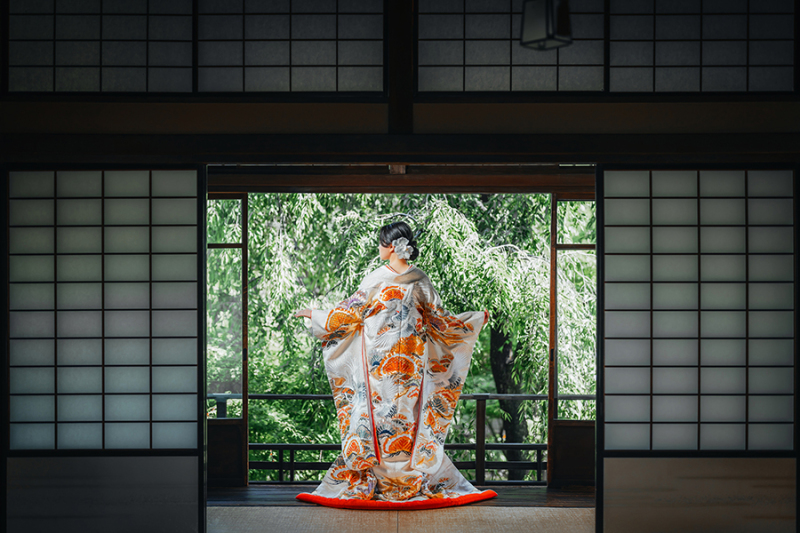 和装の後ろ姿ショット