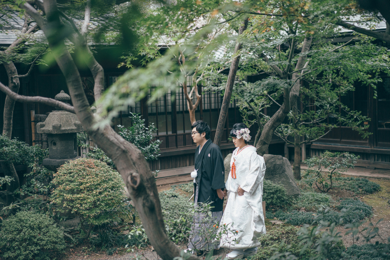 歩いている姿もナチュラルに美しく