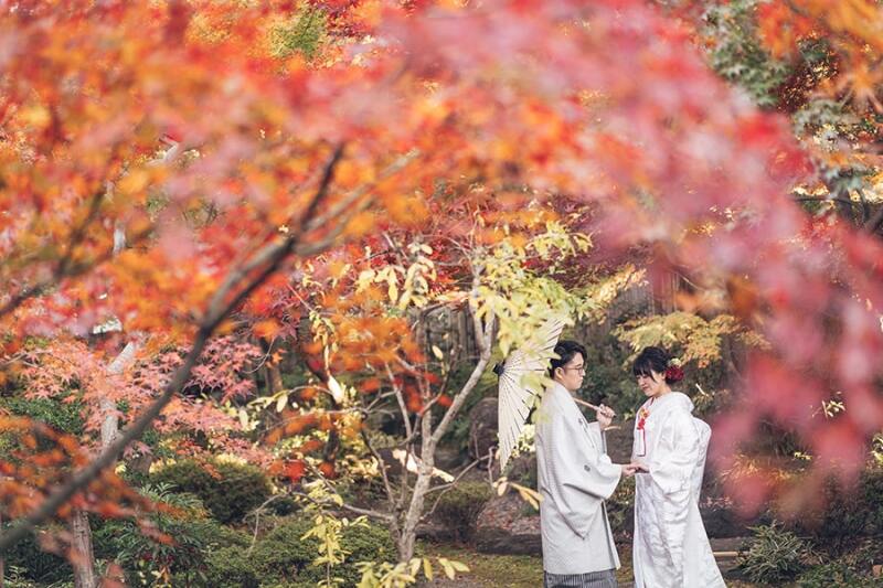 お揃いの白のご衣裳で