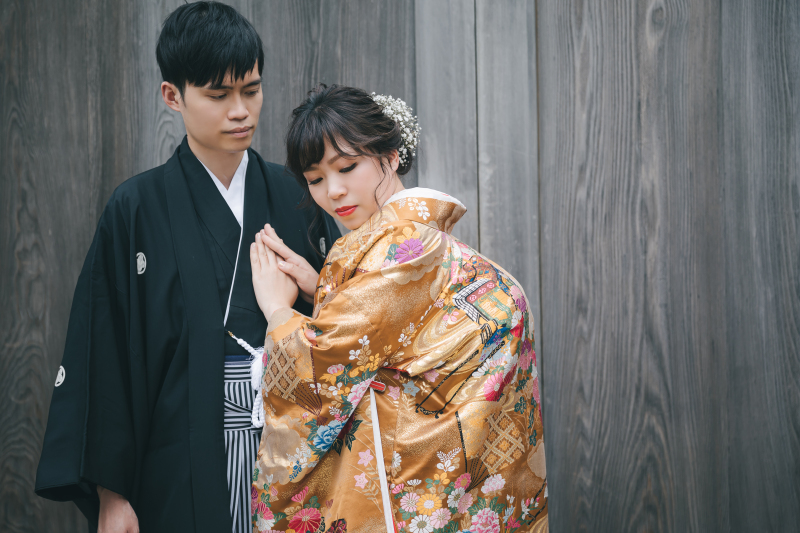 12:55 まずは門の前から