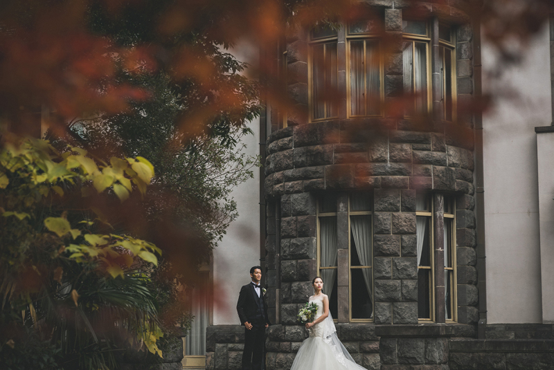 厳かな邸宅の空間と一緒に。