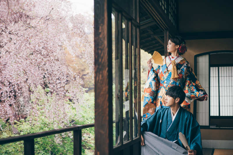 クールだけどどこか温かみのある写真。お二人だけの空気感を大切に、撮影することを心がけております。