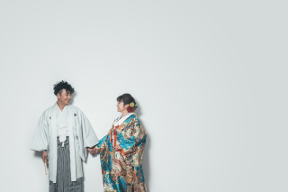 シンプルな背景だからこそおふたりを引き立たせます。