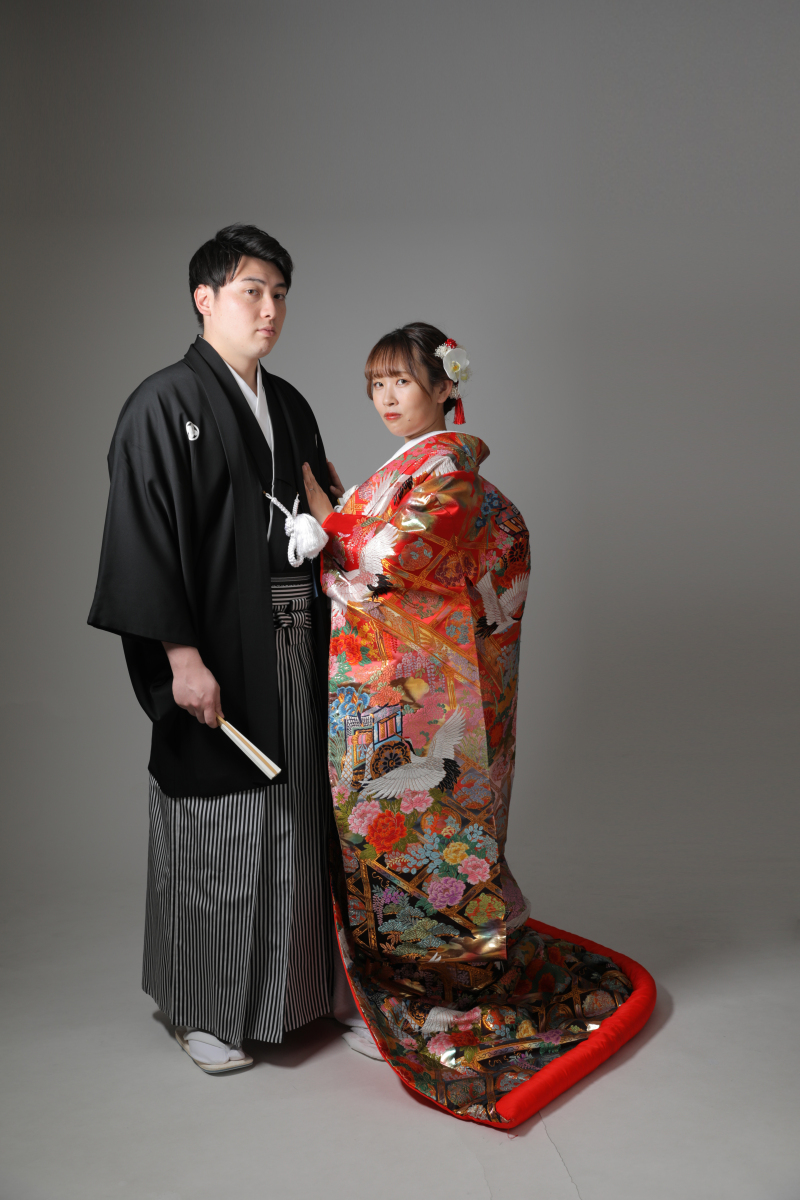 クールな表情も