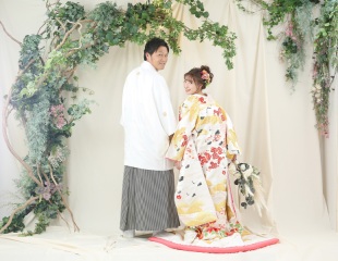 撮影に映える色打掛・白無垢豊富にご用意