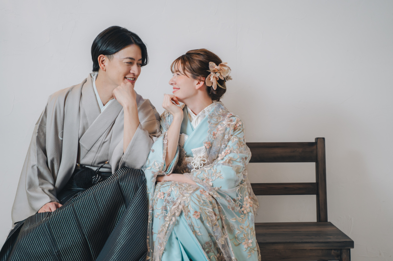 【洋装2着＋和装１着 スタジオフォト】130カットデータ付♪ ドライフラワーと本物のアンティーク家具に囲まれたこだわりの空間で