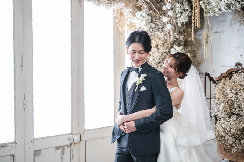 【洋装2着＋和装１着 スタジオフォト】130カットデータ付♪ ドライフラワーと本物のアンティーク家具に囲まれたこだわりの空間で