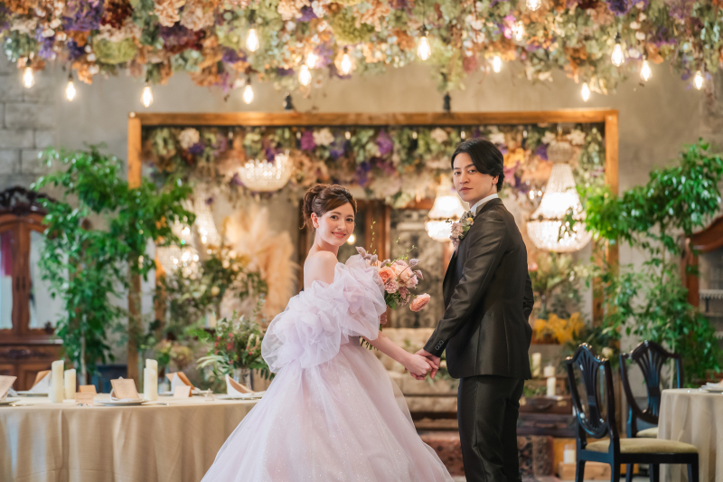 【洋装2着＋和装１着 スタジオフォト】130カットデータ付♪ ドライフラワーと本物のアンティーク家具に囲まれたこだわりの空間で