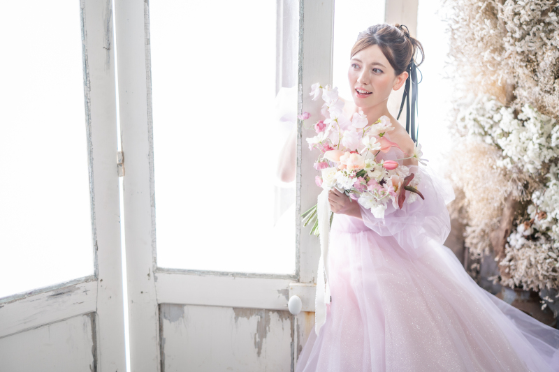 【洋装1着＋和装１着 スタジオフォト】90カットデータ付♪ ドライフラワーと本物のアンティーク家具に囲まれたこだわりの空間で