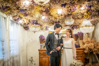 【洋装2着＋和装2着 スタジオフォト】160カットデータ付♪ ドライフラワーと本物のアンティーク家具に囲まれたこだわりの空間で