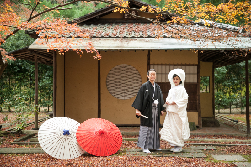 茶室「玉庵」の前で