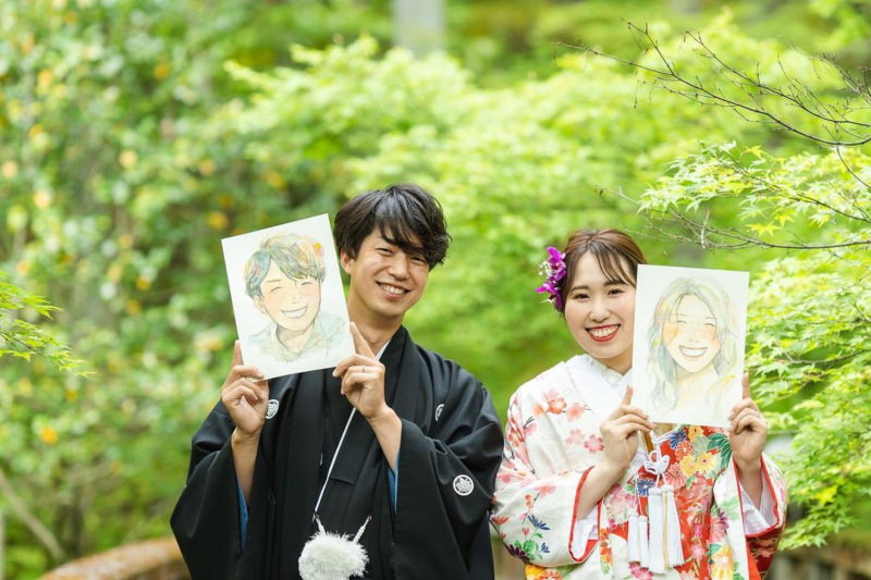 似顔絵をお持ち込みになられた印象的なショット