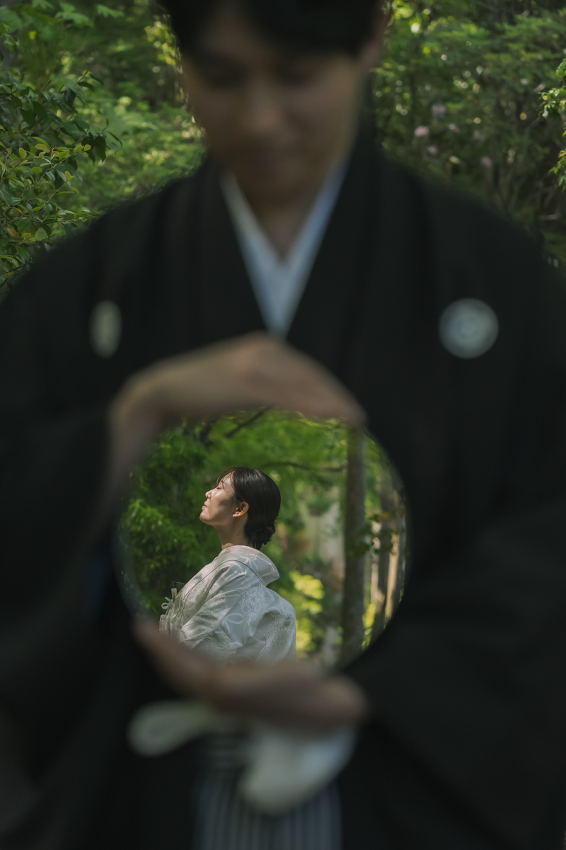 鏡を使った印象的なショット