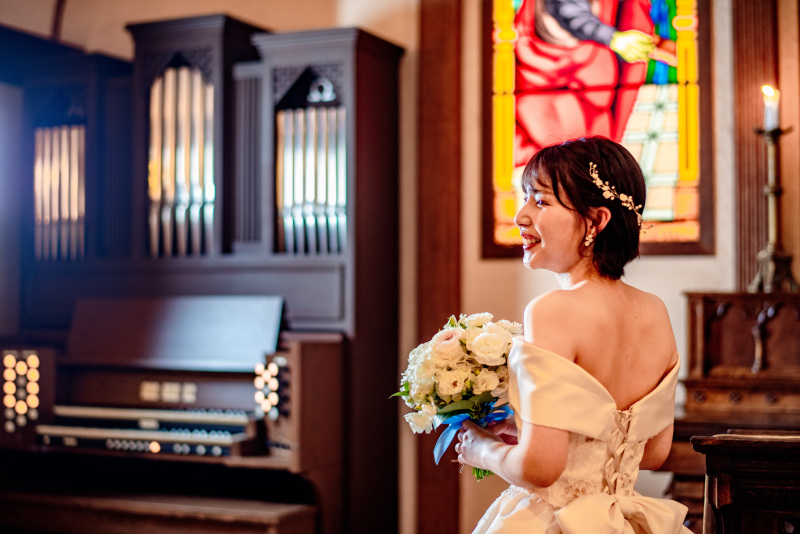 チャペルでの新婦さまソロショット!