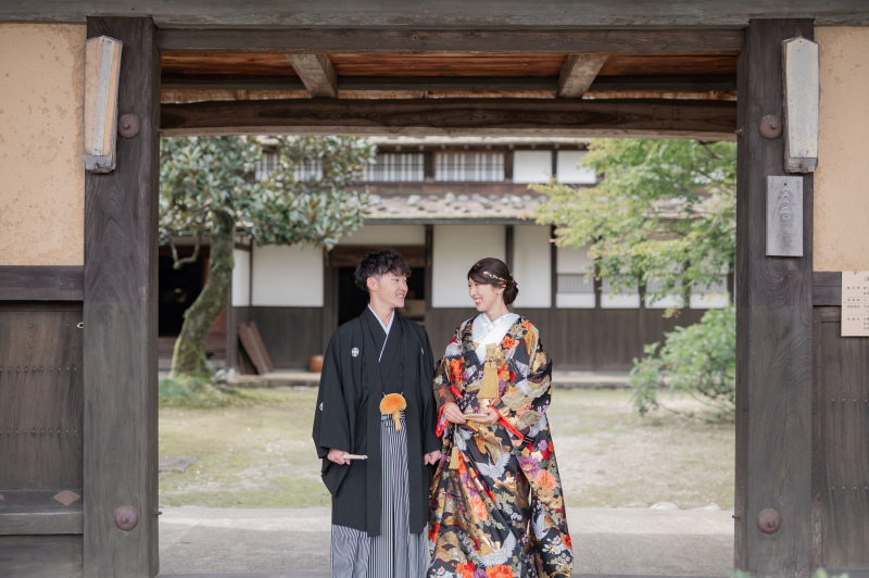 最初はメインの門の前で!