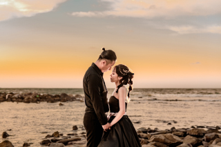 シックに！雨晴海岸で洋装撮影