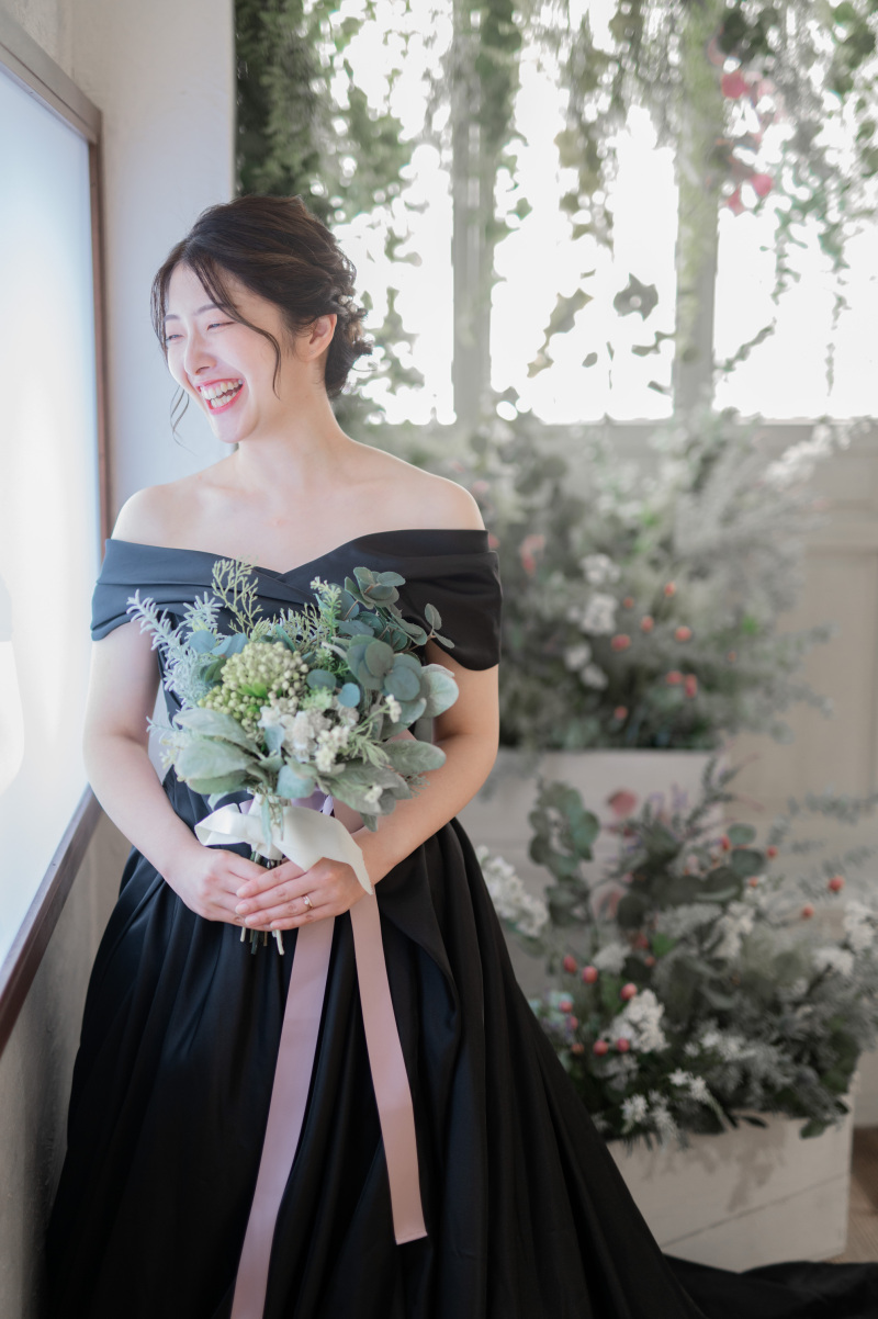 店舗に戻りブラックドレスにチェンジしヘアも変更