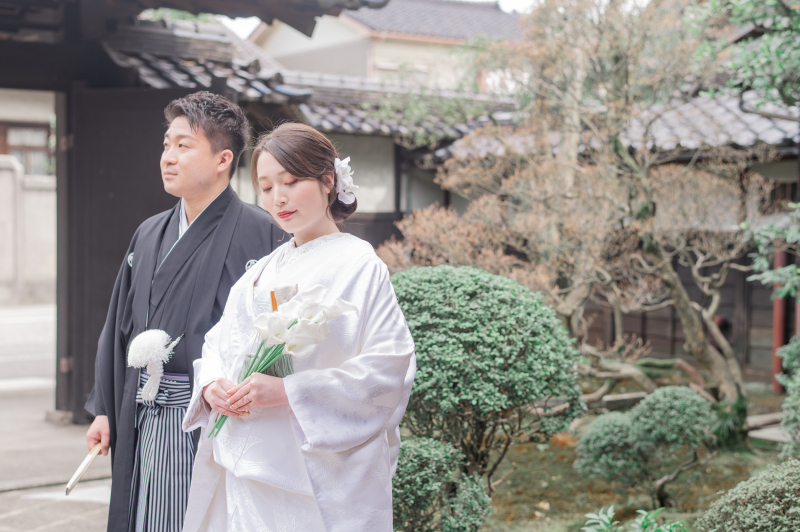 お互い目線を外して…