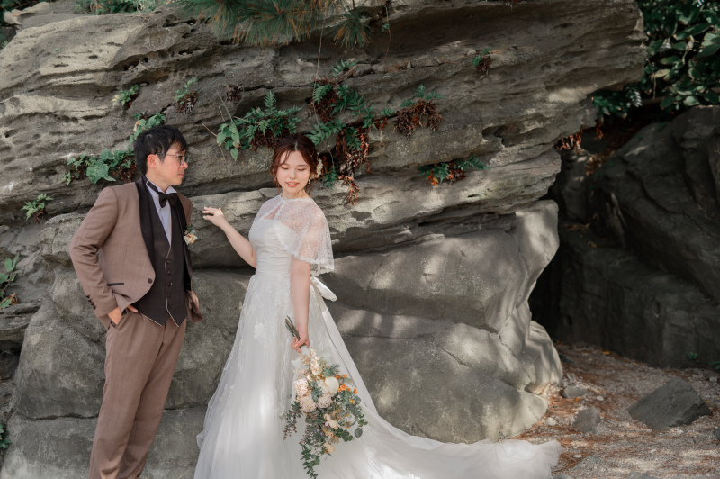 大きい岩場の洞窟で☆