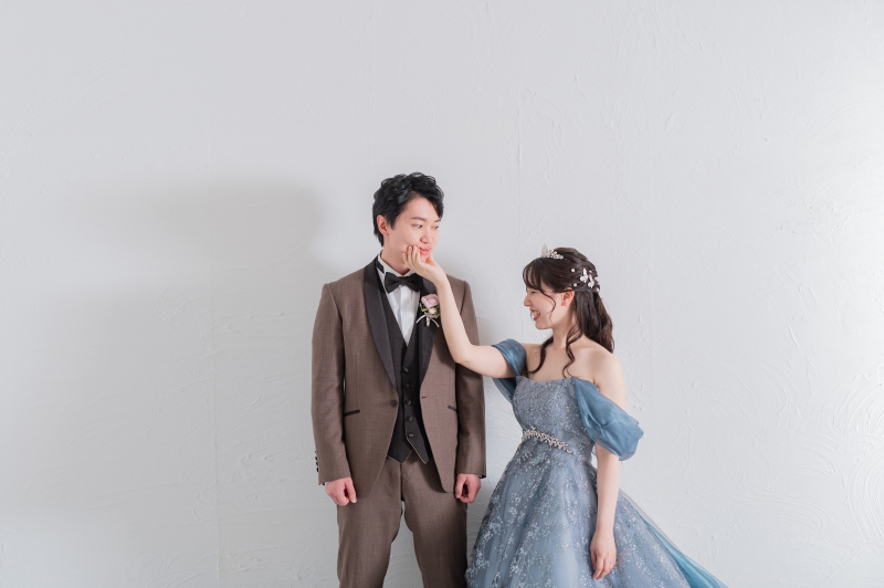 最後は新郎様のほっぺたをムニュ