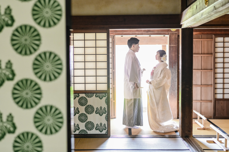 縁側もあります!縁側には枯山水風お庭があります!