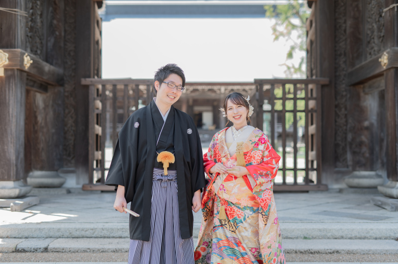 最初は立派な門の前で!