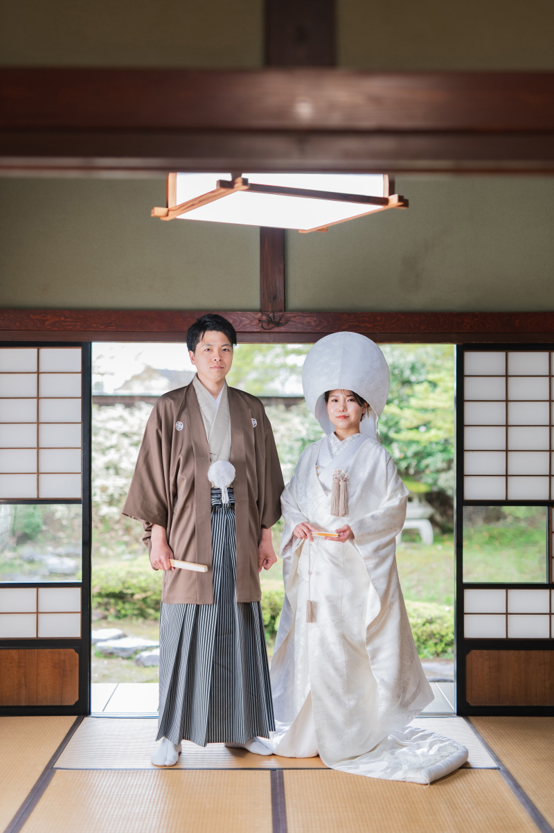 綿帽子をつけて厳かに