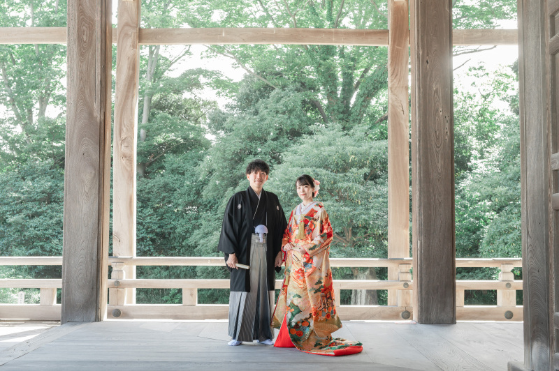 勝興寺の軒下で