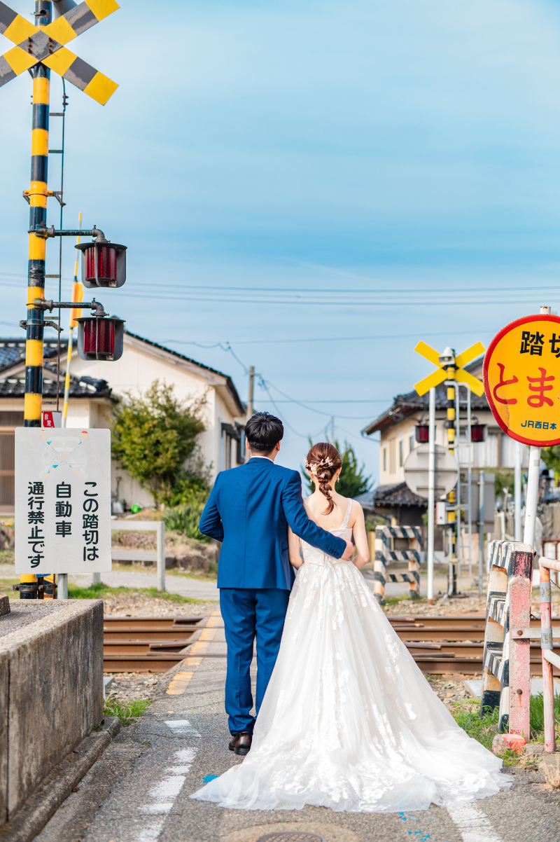 小さな踏切でのカット