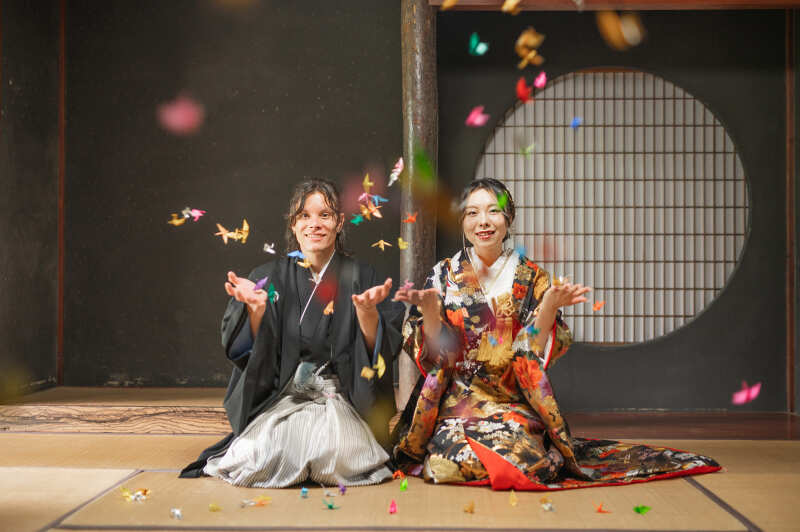 最後は正座カットでコンフェッティも使って!