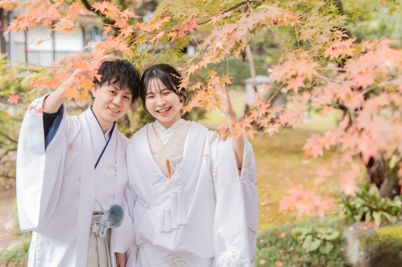 紅葉から顔をのぞいて…♡