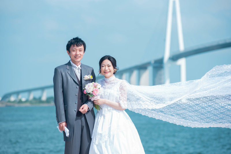 まずは新港大橋をバックに!