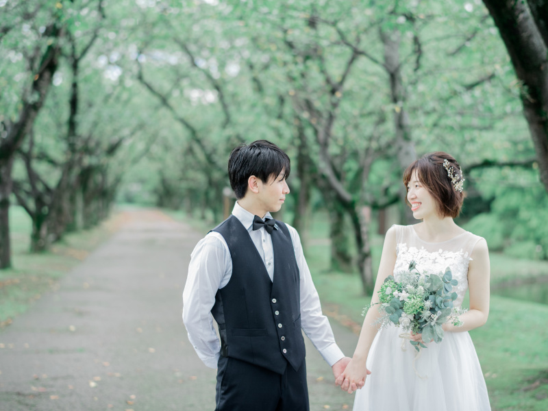 【色お鮮やかにお二人を彩るグリーンフォト】ナチュラルな雰囲気がお好みなお二人に!中央植物園での洋装 全データ 撮影プラン