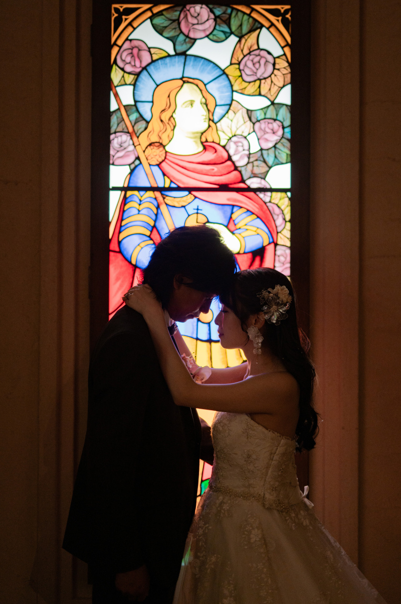 【結婚式を挙げないおふたりへ】誓いのセレモニー付ウェディングフォト【クラシックなステンドグラスが特徴のチャペルでの撮影！】