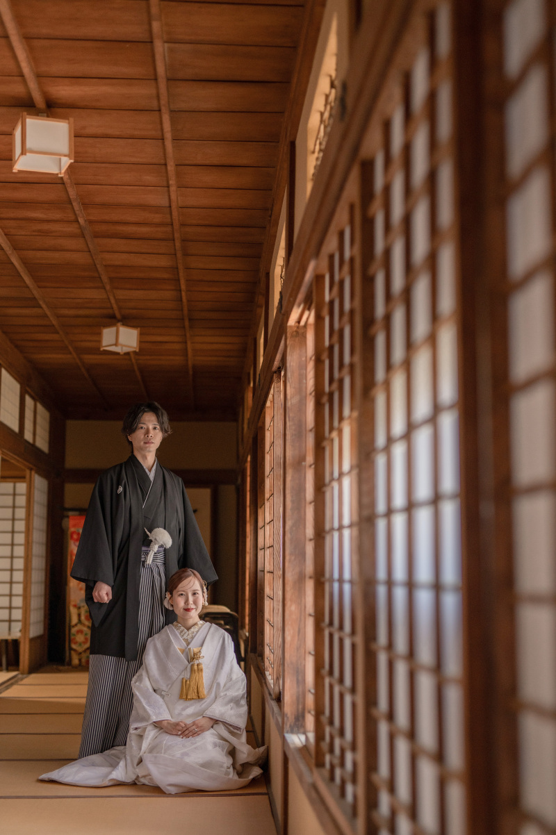 富山の国宝・瑞龍寺を舞台に、白無垢・色打掛で彩る本格和装ウェディングフォト。一生ものの記念写真を残しませんか。
