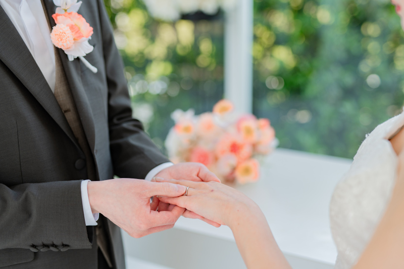 【結婚式を挙げないおふたりへ】誓いのセレモニー付ウェディングフォト【グリーンとホワイトが特徴の光が差し込むチャペルでの撮影！】