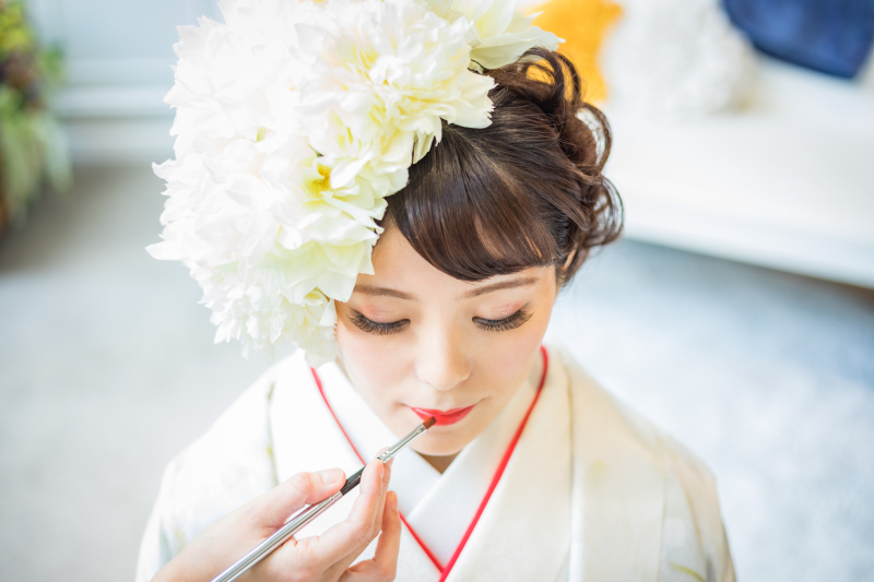 蜷川実花さんプロデュースの白無垢は髪飾りも印象的