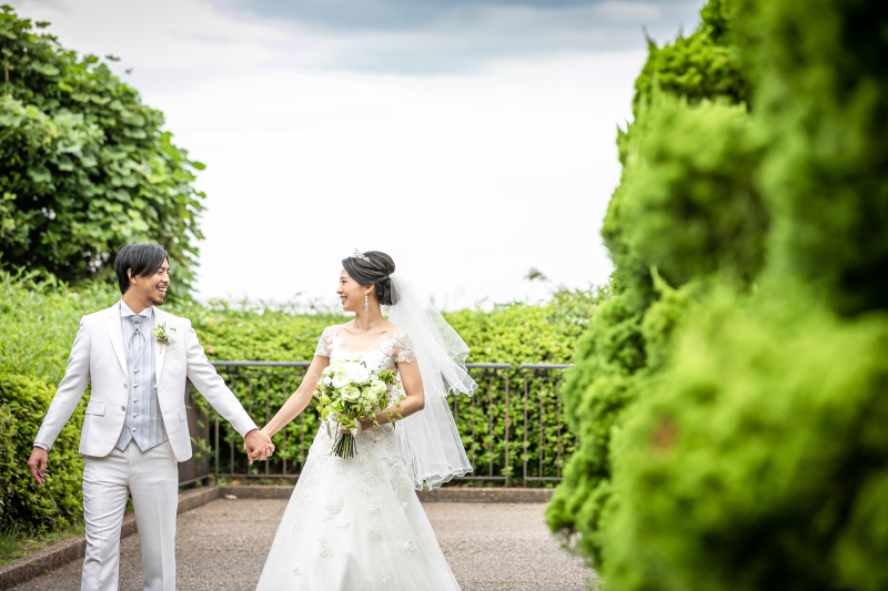 手を繋いでお散歩気分