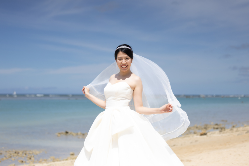 ベールをなびかせて