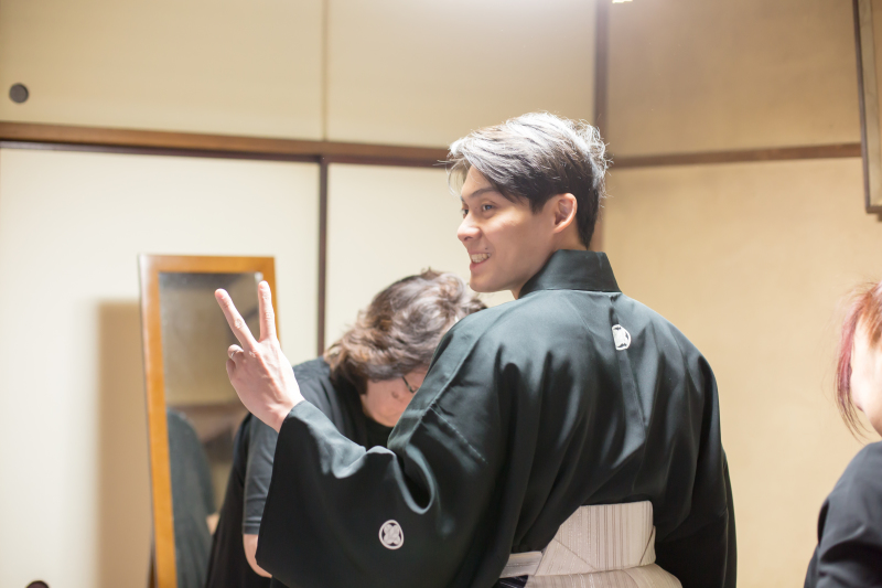 婚礼スタッフがしっかりお着付け