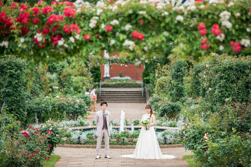 バラに包まれて