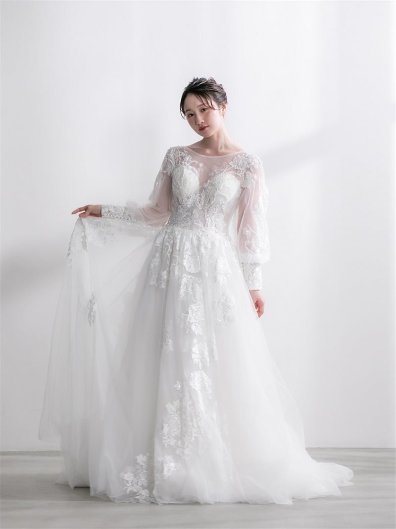 小さな結婚式 沖縄イル・ド・レ店_ウエディングドレスが豊富