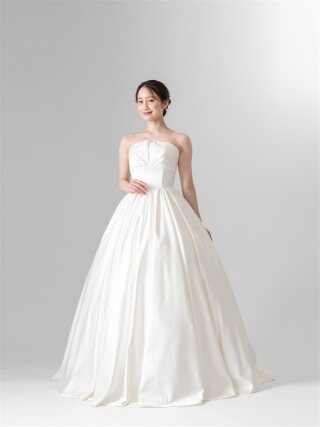 小さな結婚式だけのオリジナルブランドドレスもご用意