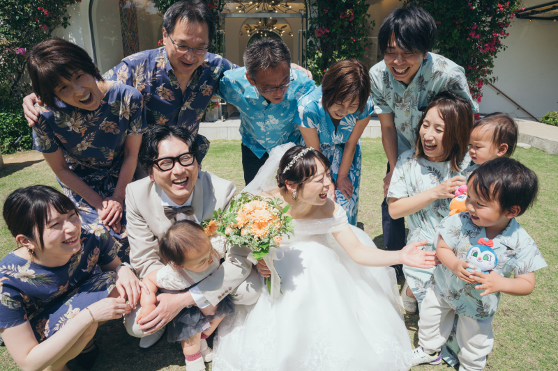 小さな結婚式 沖縄イル・ド・レ店_家族・友人を撮影に呼べる
