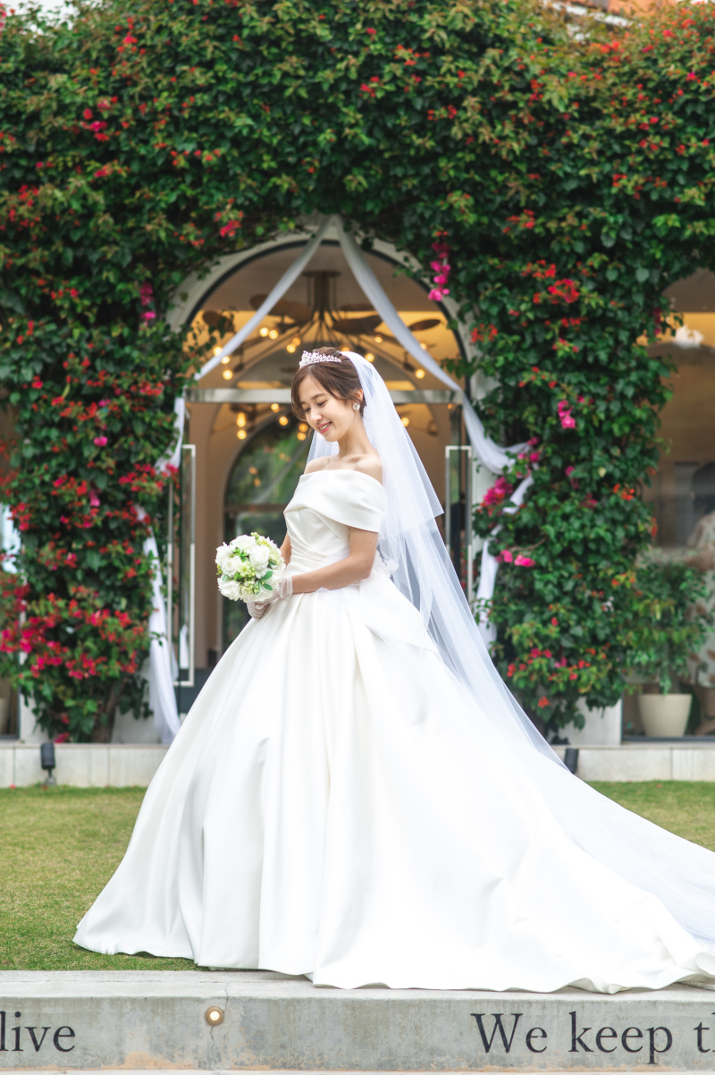 小さな結婚式 沖縄イル・ド・レ店_ウエディングドレスが豊富