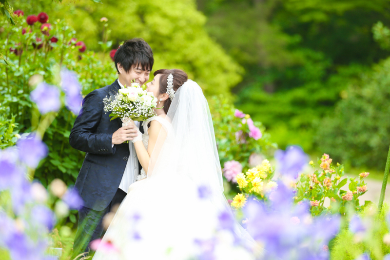 花と緑に囲まれて