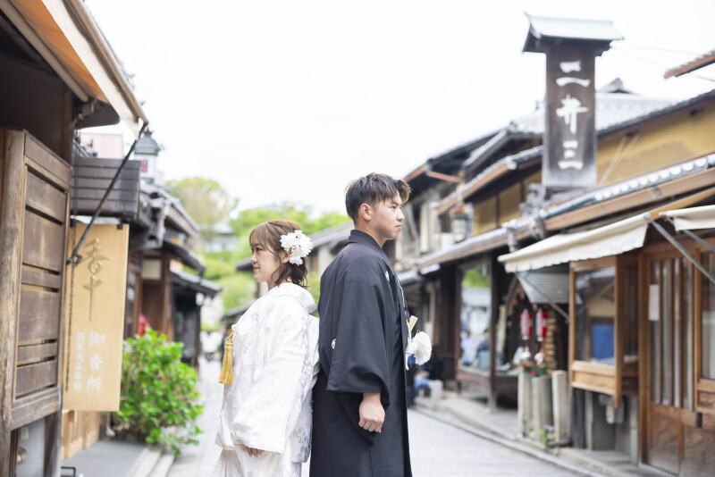 京都らしい風情あふれる石畳の小道