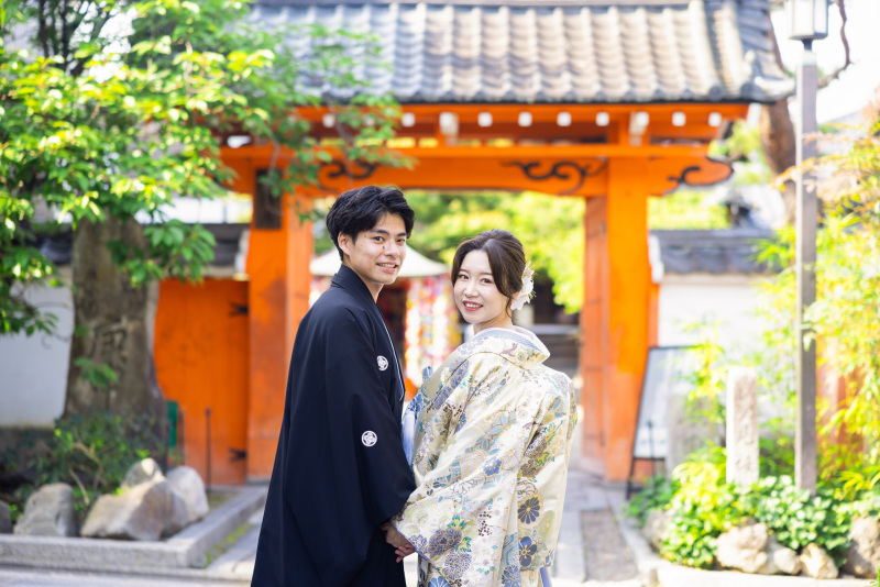 八坂庚申堂の前で