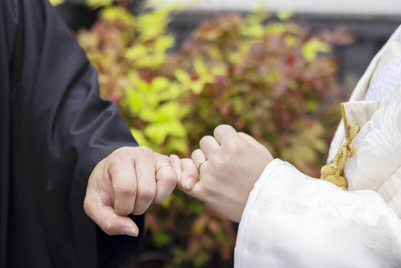 ゆびきりポーズ × 指輪ショットの魅力