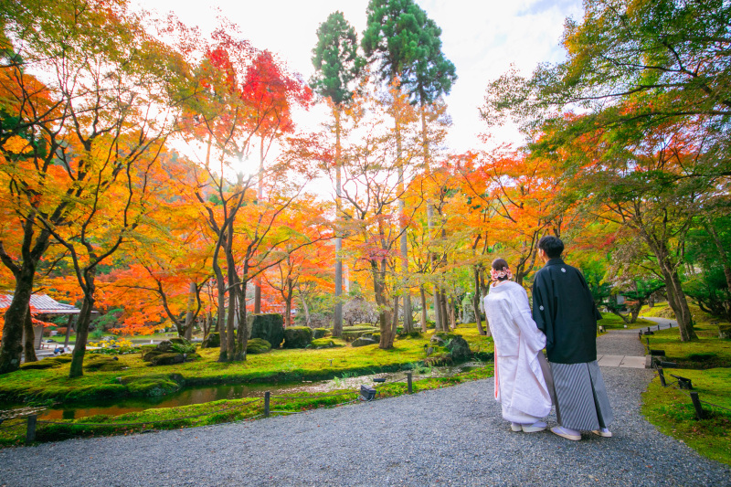 花嫁和婚_庭園で撮影できる